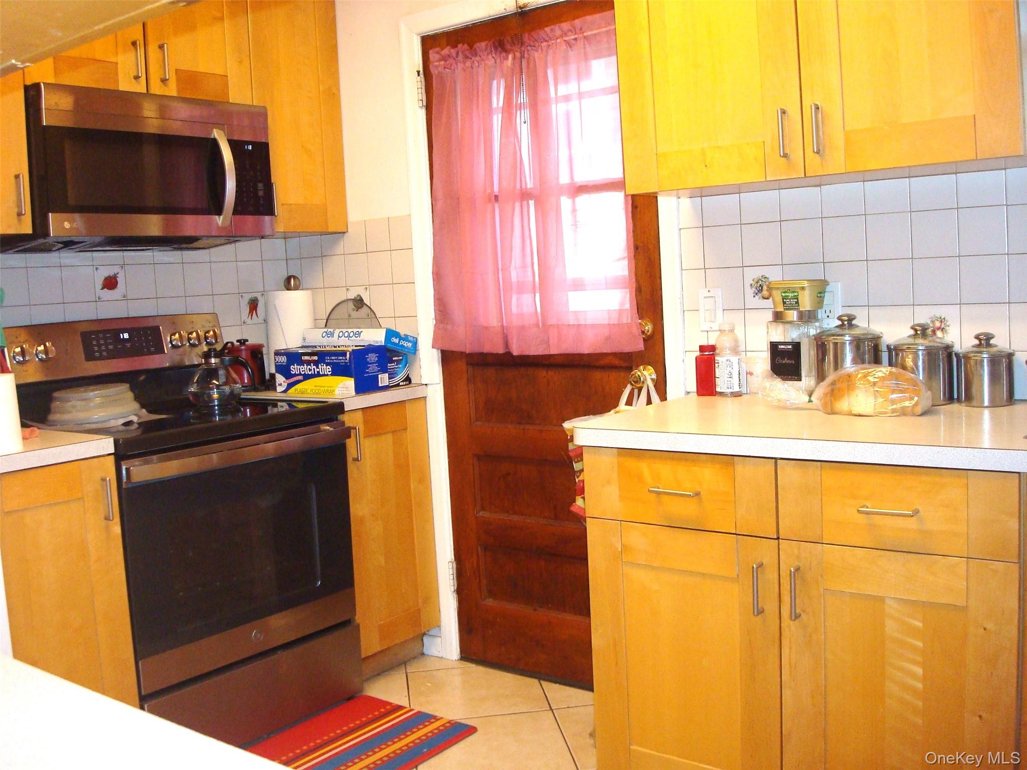 #4 photo, 1298 Birch Street, Uniondale , NY 11553