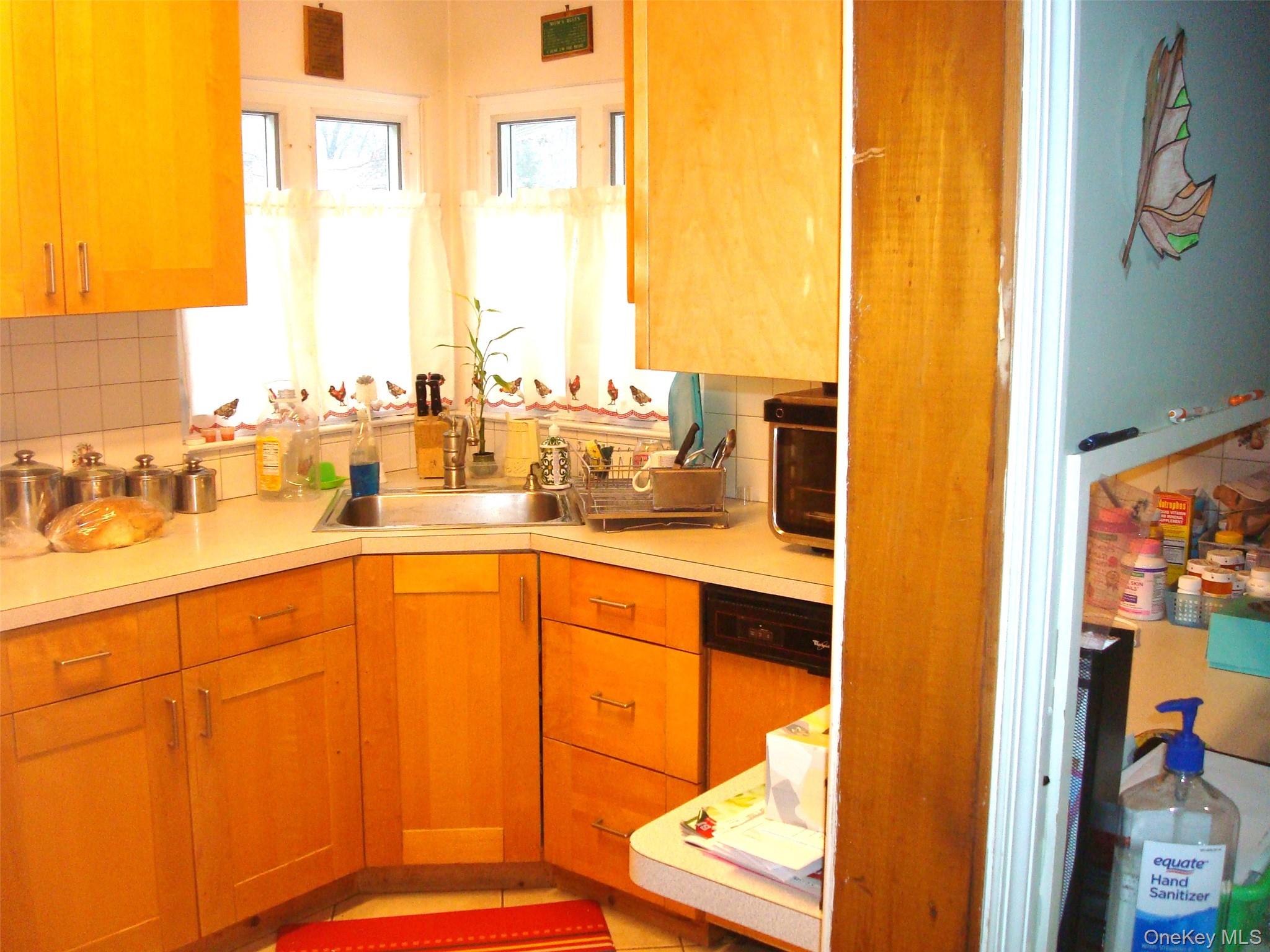 #5 photo, 1298 Birch Street, Uniondale , NY 11553