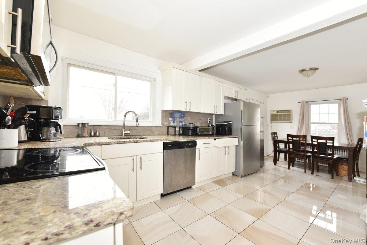 #12 photo, 116 15th Avenue, מחוז סאפוק West Babylon , NY 11704