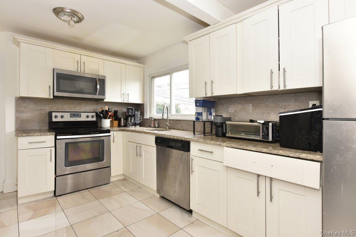 #15 photo, 116 15th Avenue, מחוז סאפוק West Babylon , NY 11704