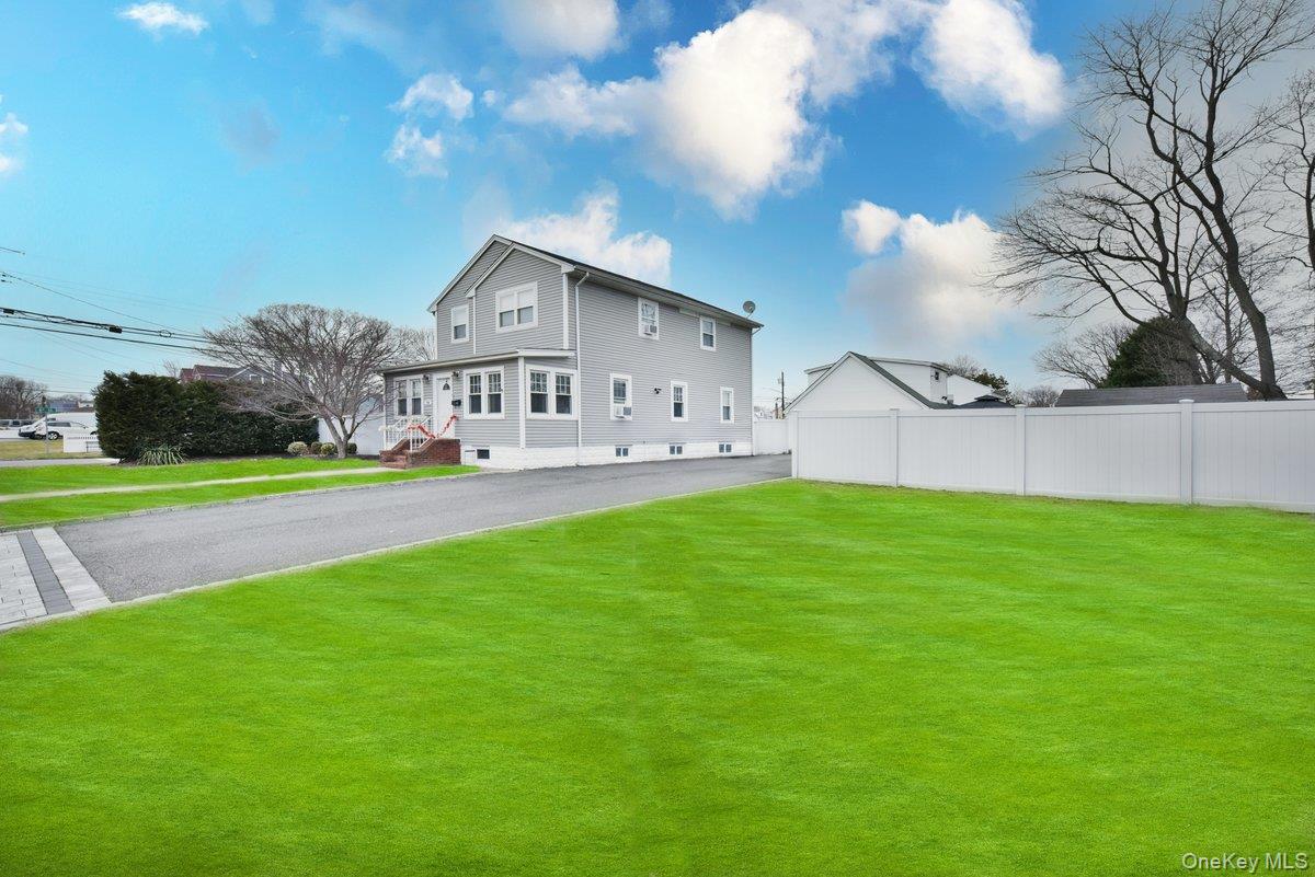 #4 photo, 116 15th Avenue, מחוז סאפוק West Babylon , NY 11704