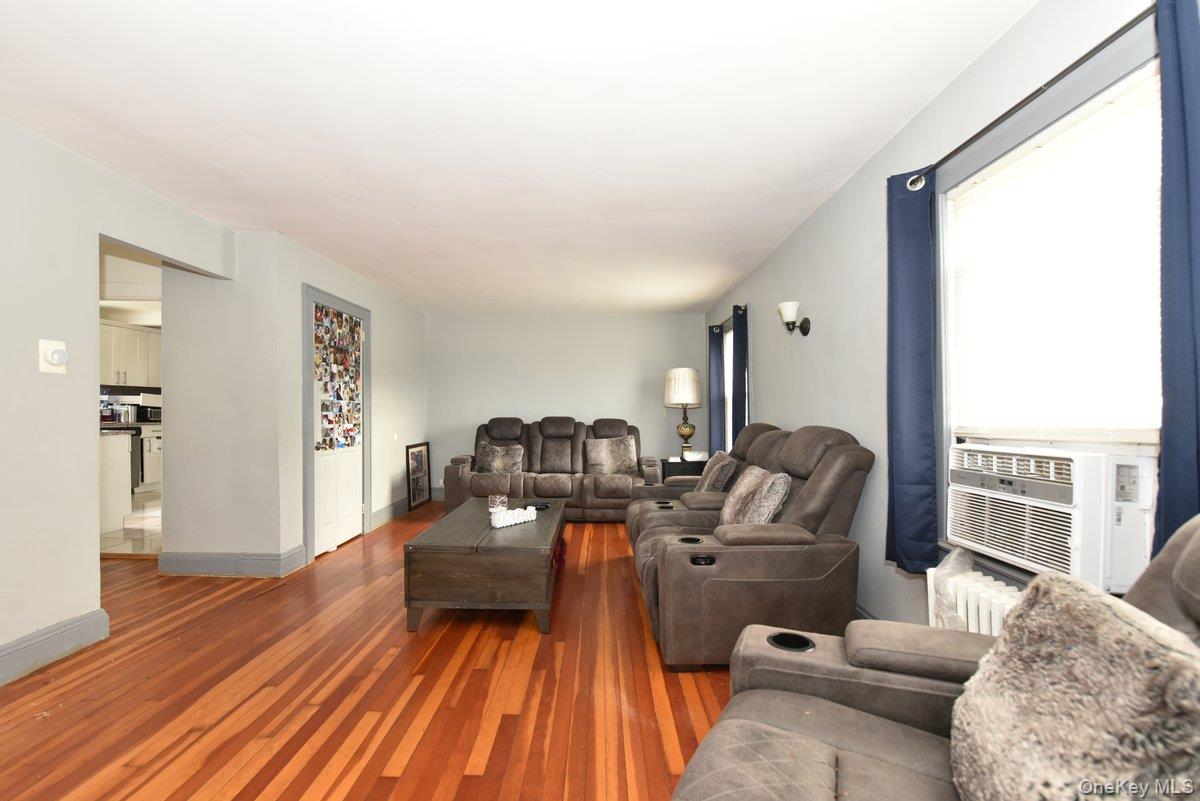 #8 photo, 116 15th Avenue, מחוז סאפוק West Babylon , NY 11704