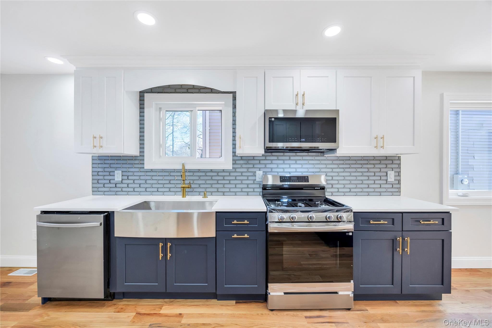 #6 photo, 119 E Fulton Avenue, Нассау ‖ Roosevelt , NY 11575