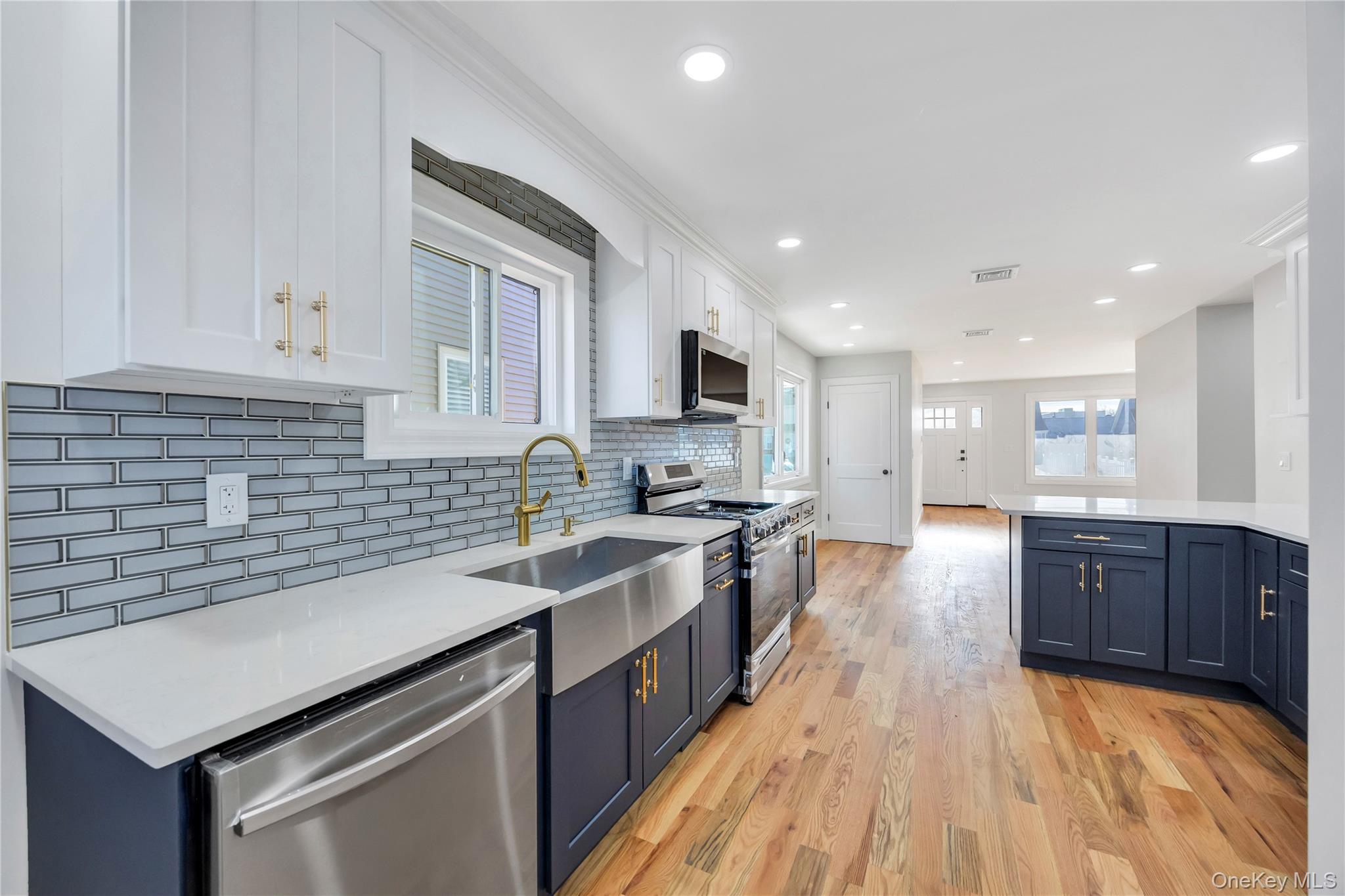 #7 photo, 119 E Fulton Avenue, Нассау ‖ Roosevelt , NY 11575