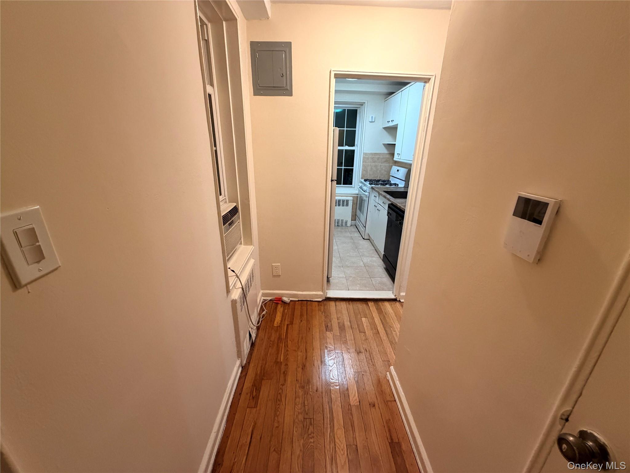 #13 photo, 140-18 Burden Crescent, 뉴욕퀸즈 Briarwood , NY 11435