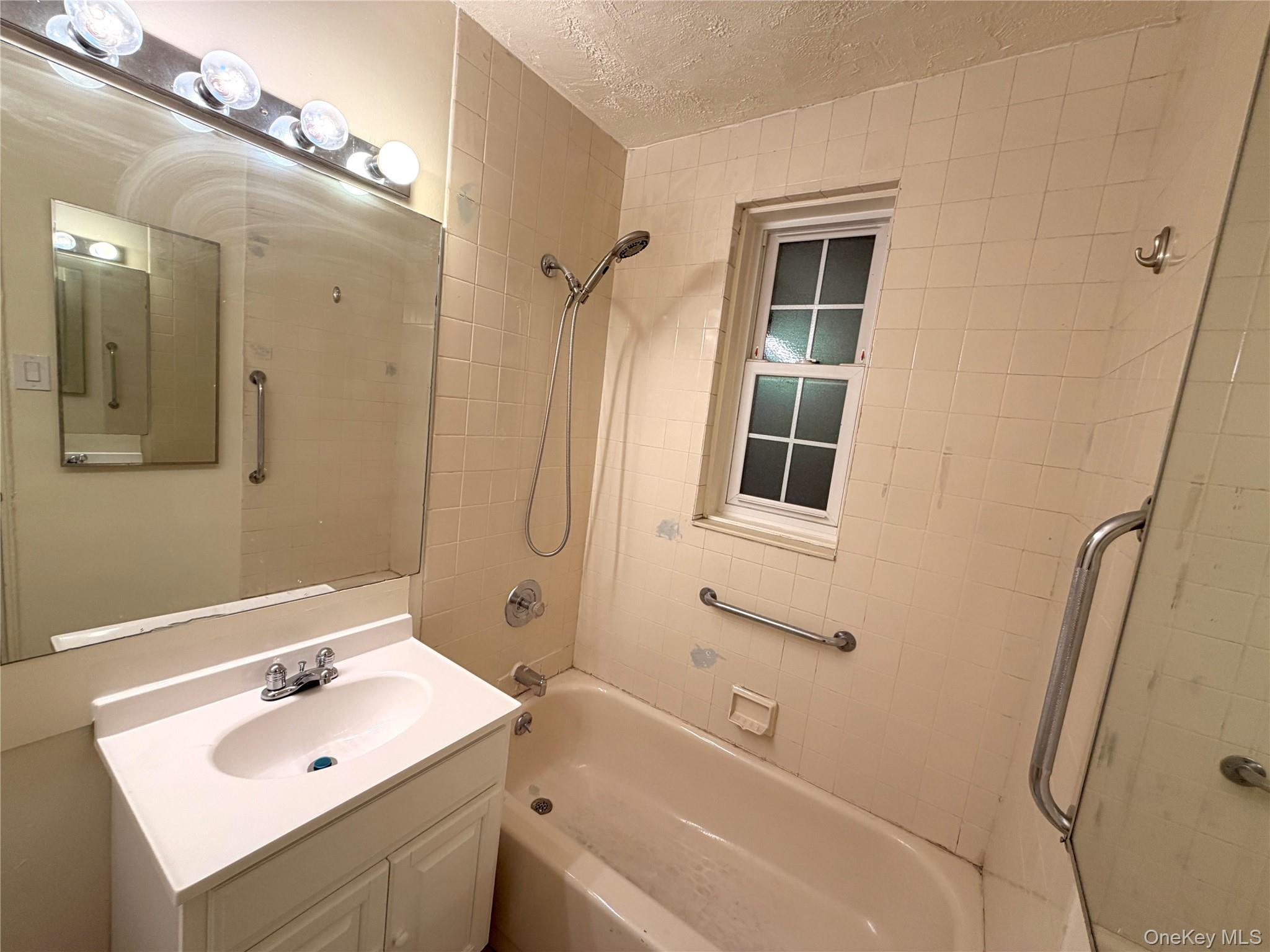 #14 photo, 140-18 Burden Crescent, 뉴욕퀸즈 Briarwood , NY 11435