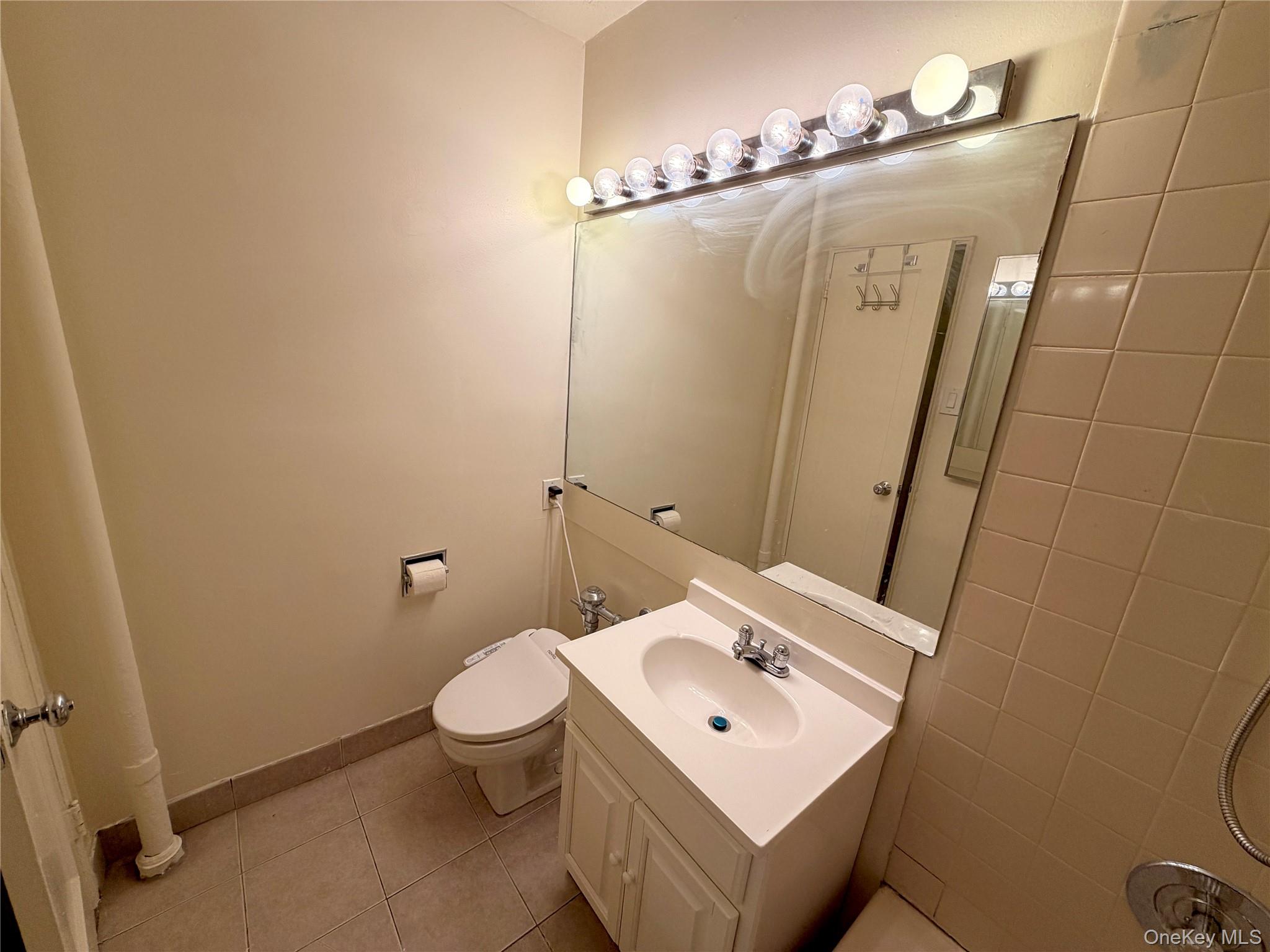 #15 photo, 140-18 Burden Crescent, 뉴욕퀸즈 Briarwood , NY 11435