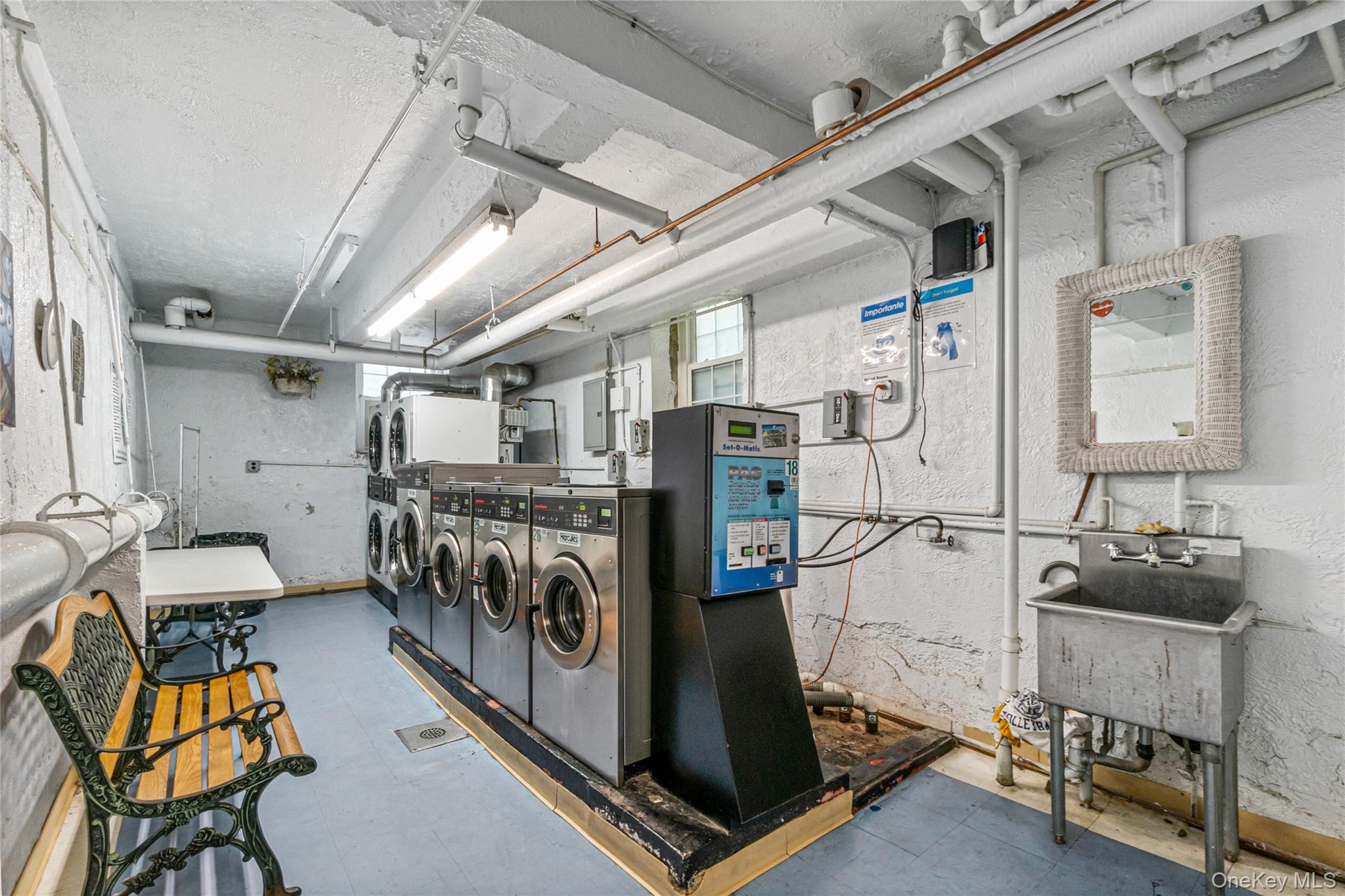 #17 photo, 140-18 Burden Crescent, 뉴욕퀸즈 Briarwood , NY 11435