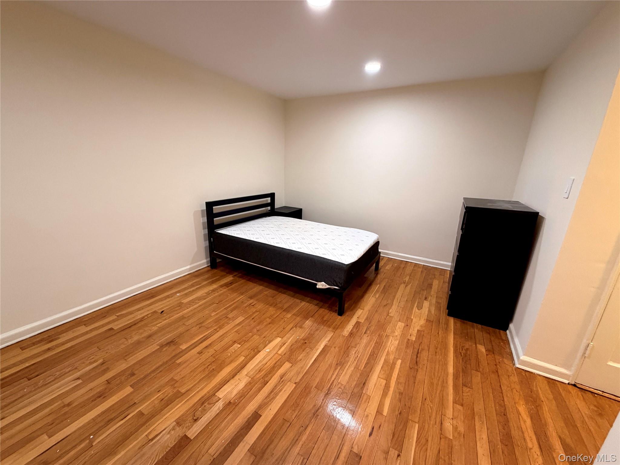 #5 photo, 140-18 Burden Crescent, 뉴욕퀸즈 Briarwood , NY 11435