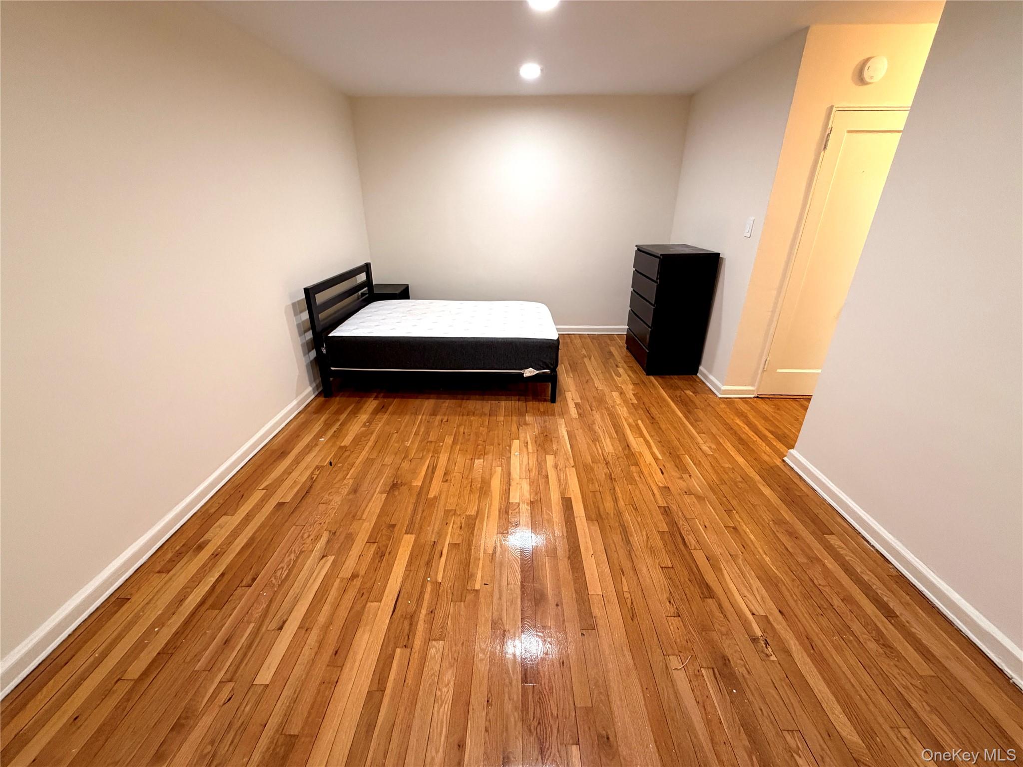 #6 photo, 140-18 Burden Crescent, 뉴욕퀸즈 Briarwood , NY 11435