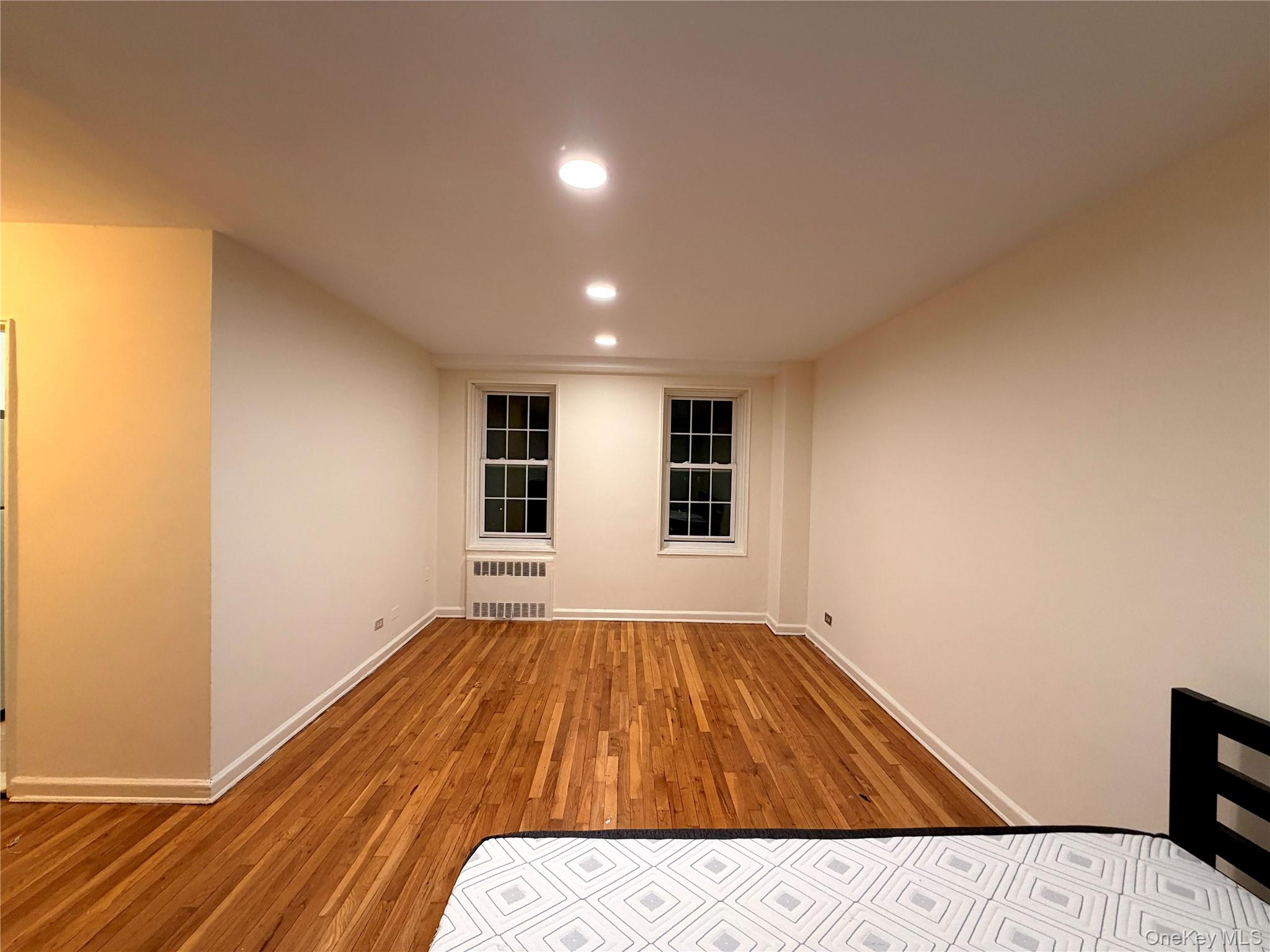 #7 photo, 140-18 Burden Crescent, 뉴욕퀸즈 Briarwood , NY 11435