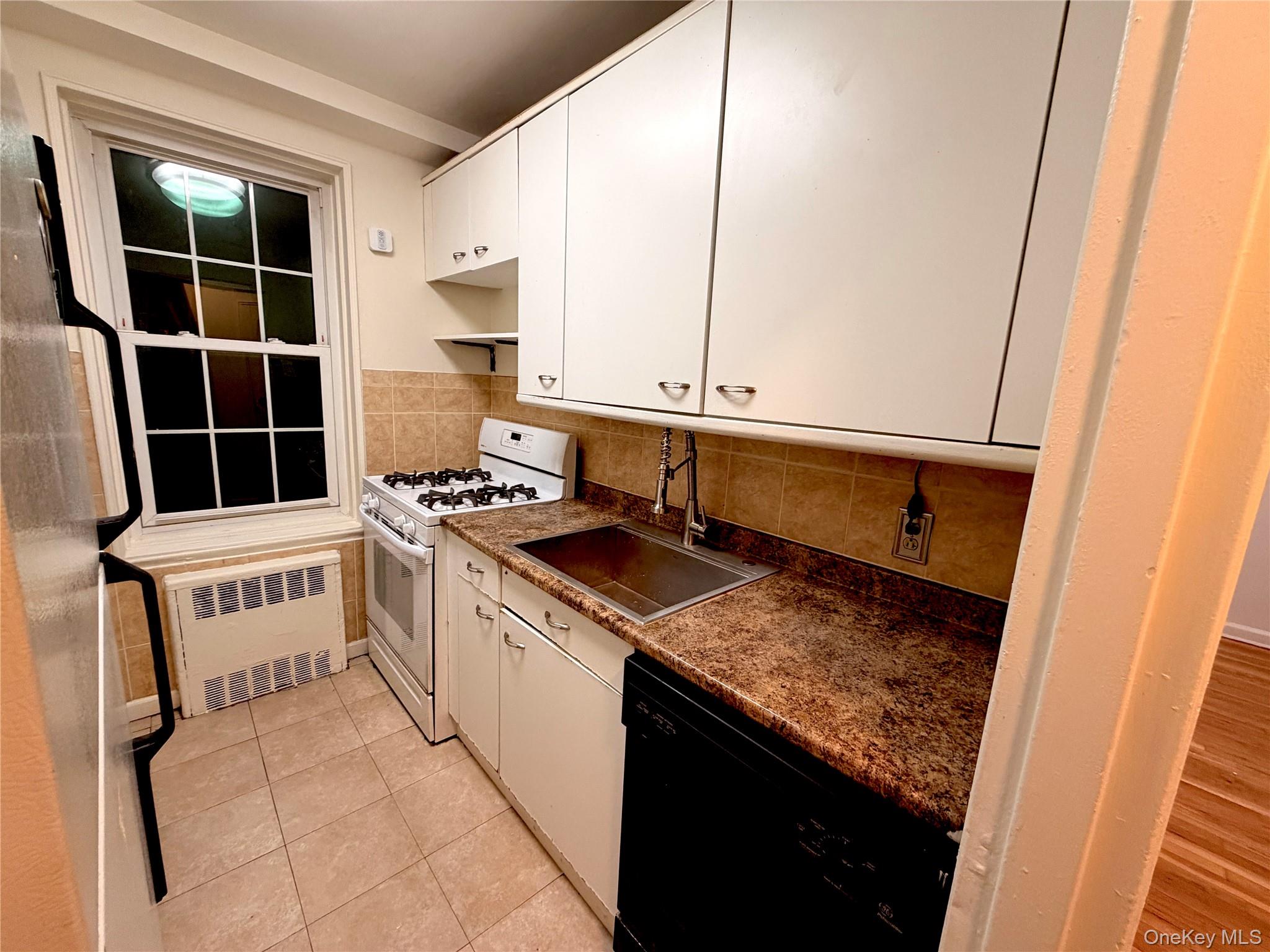 #8 photo, 140-18 Burden Crescent, 뉴욕퀸즈 Briarwood , NY 11435