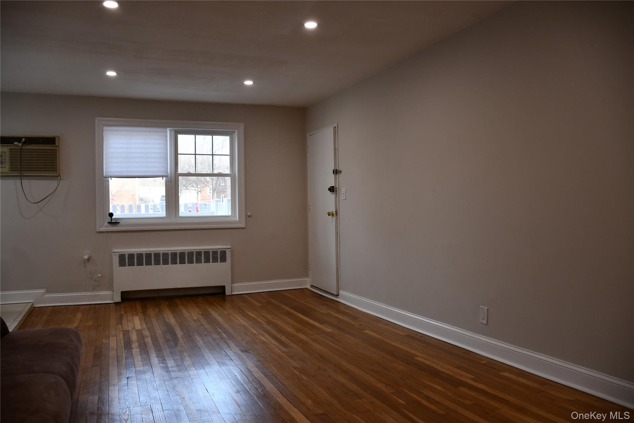 #12 photo, 224-38 Kingsbury Ave, Bayside , NY 11364