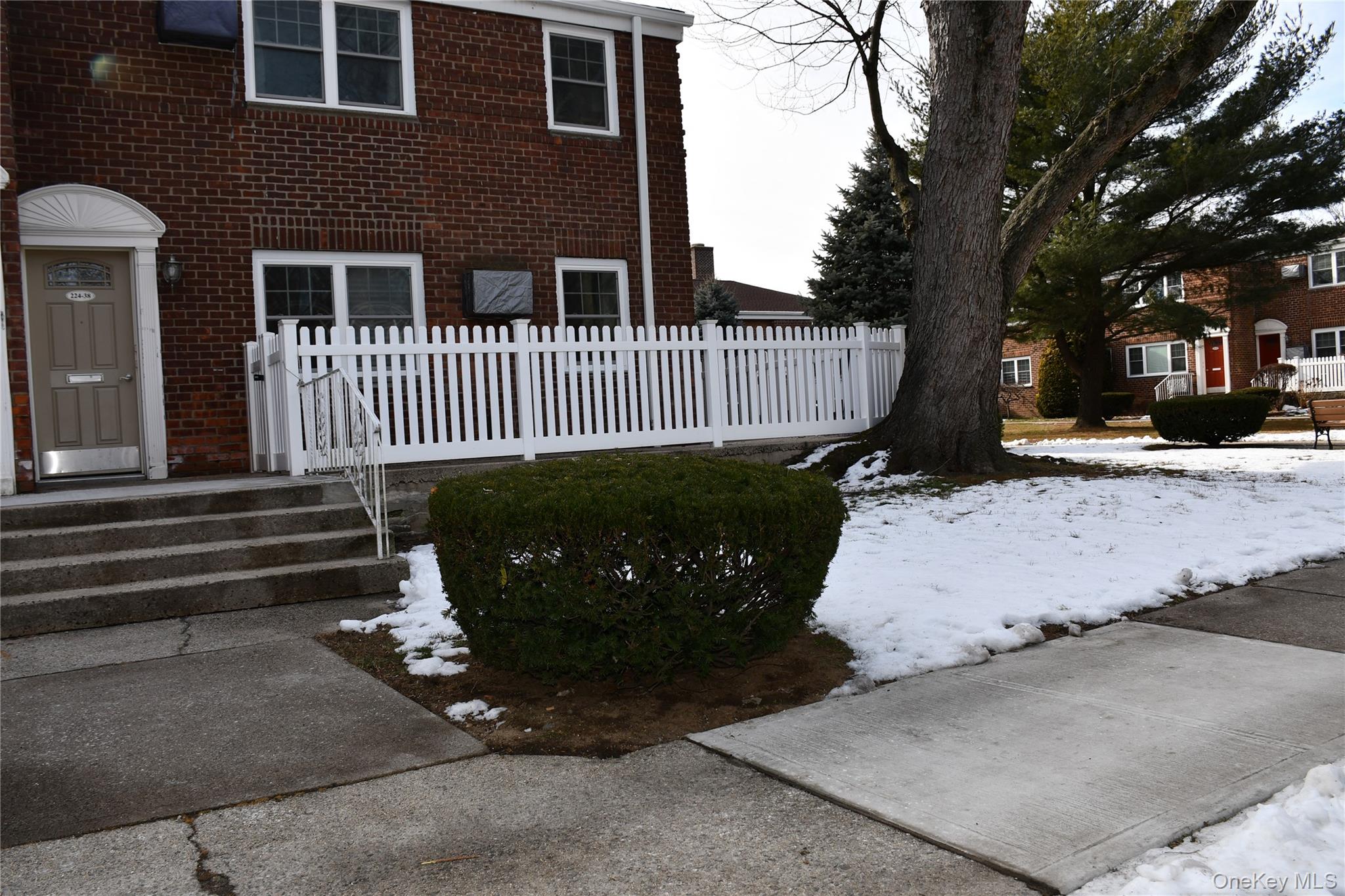 #8 photo, 224-38 Kingsbury Ave, Bayside , NY 11364