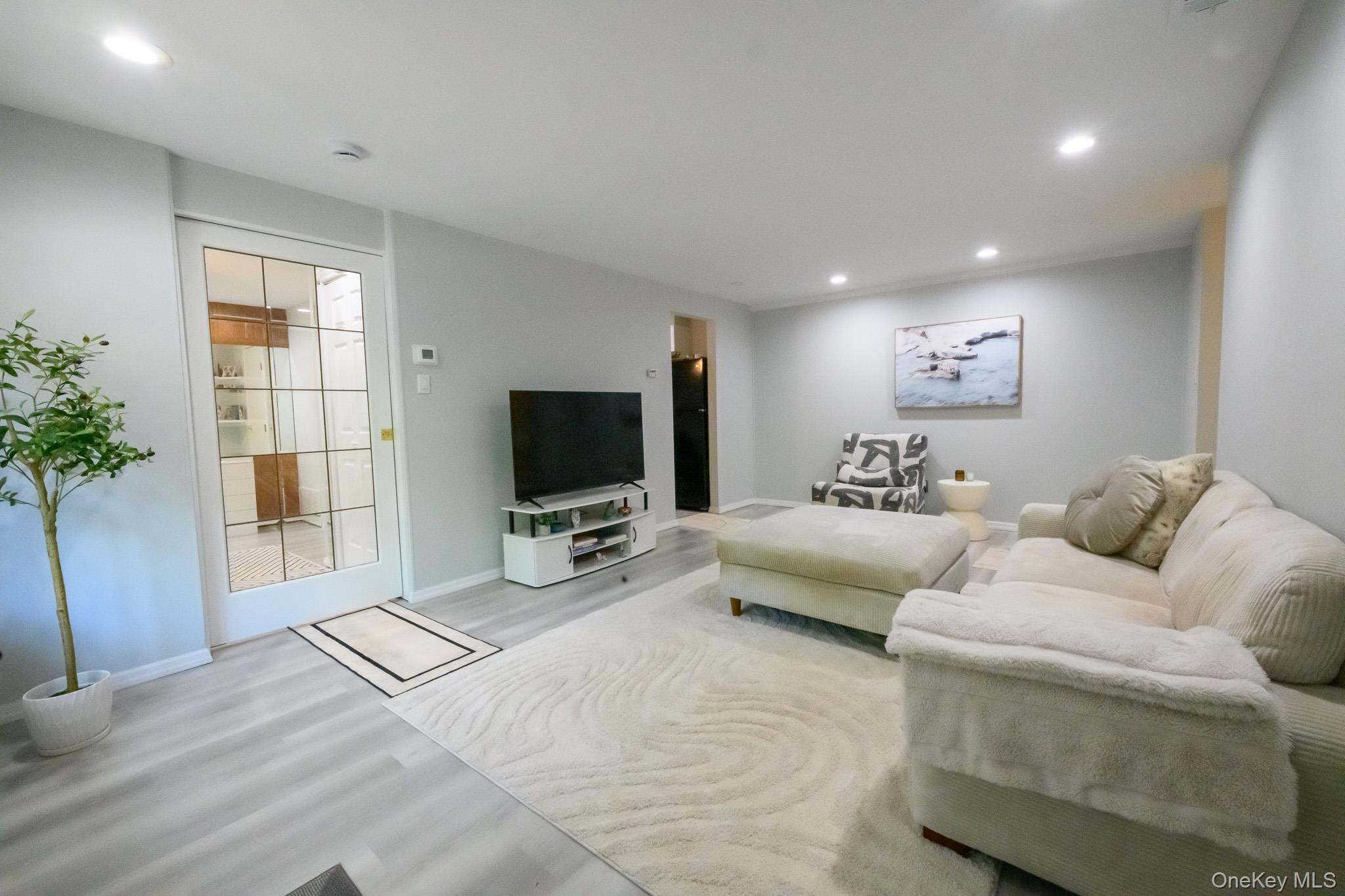 #2 photo, 128 Sagamore Hills Drive, Саффолк ‖ Port Jefferson Station , NY 11776