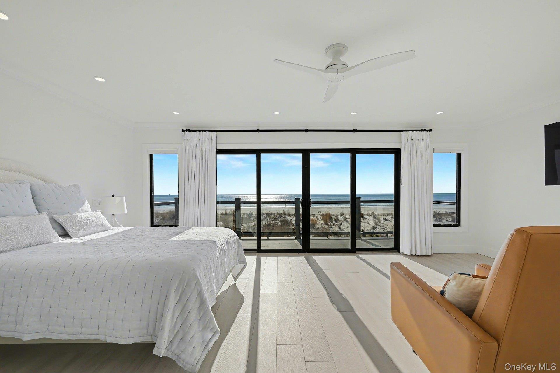 #16 photo, 923 Oceanfront, מחוז נסאו Long Beach , NY 11561