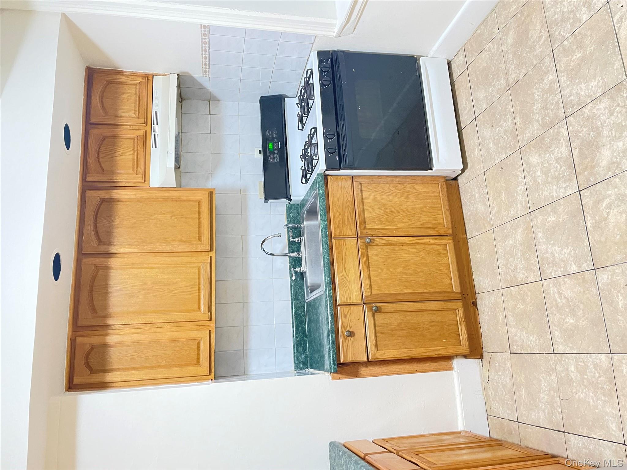 #6 photo, 4433 Carpenter Avenue, Bronx , NY 10470