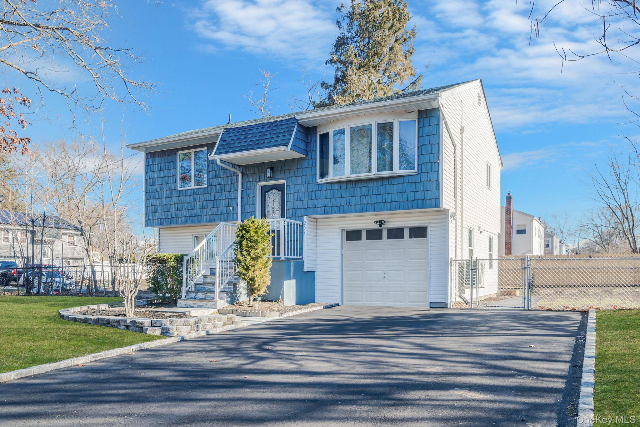 #1 photo, 204 Grove Street, Саффолк ‖ Port Jefferson Station , NY 11776