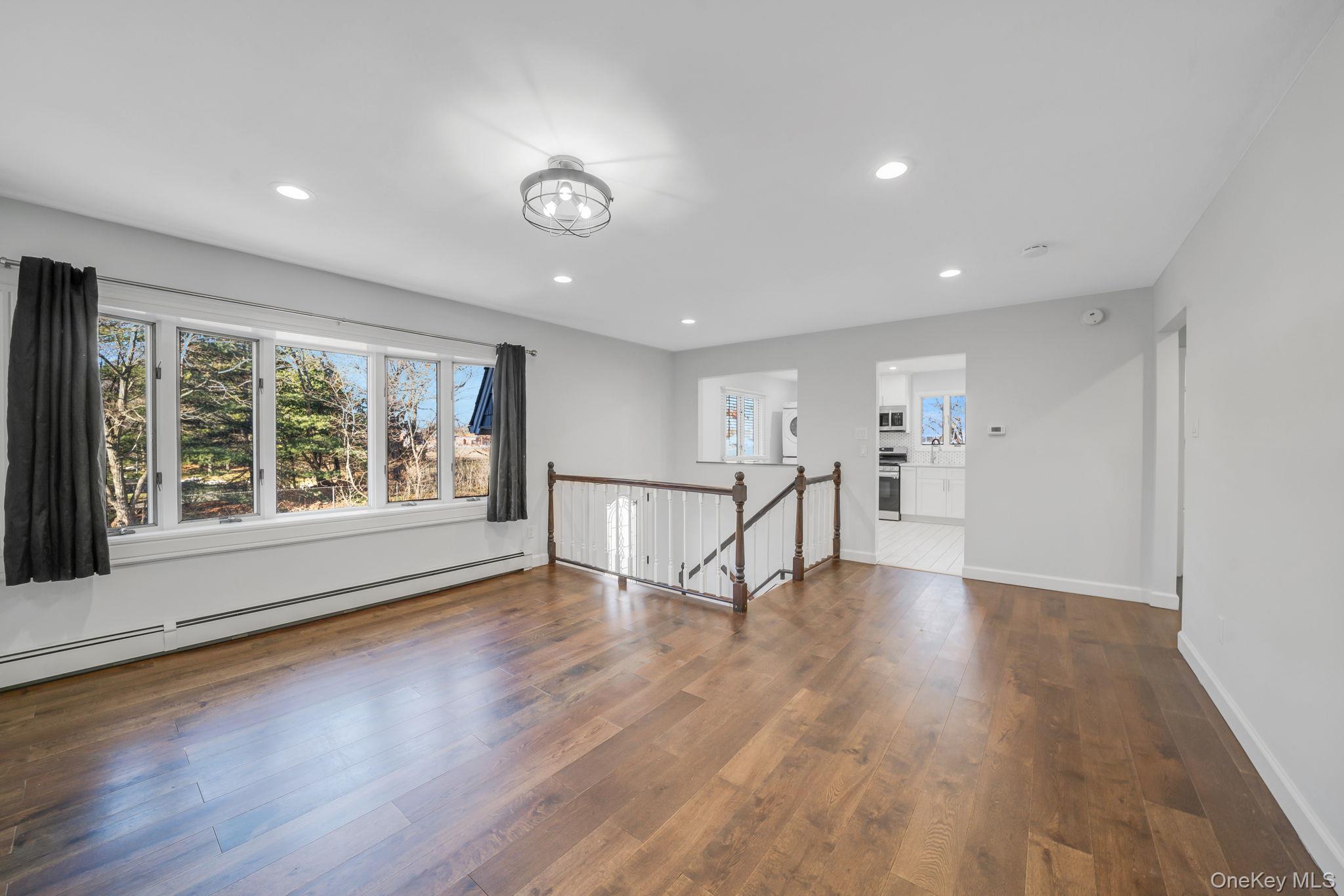 #10 photo, 204 Grove Street, Саффолк ‖ Port Jefferson Station , NY 11776