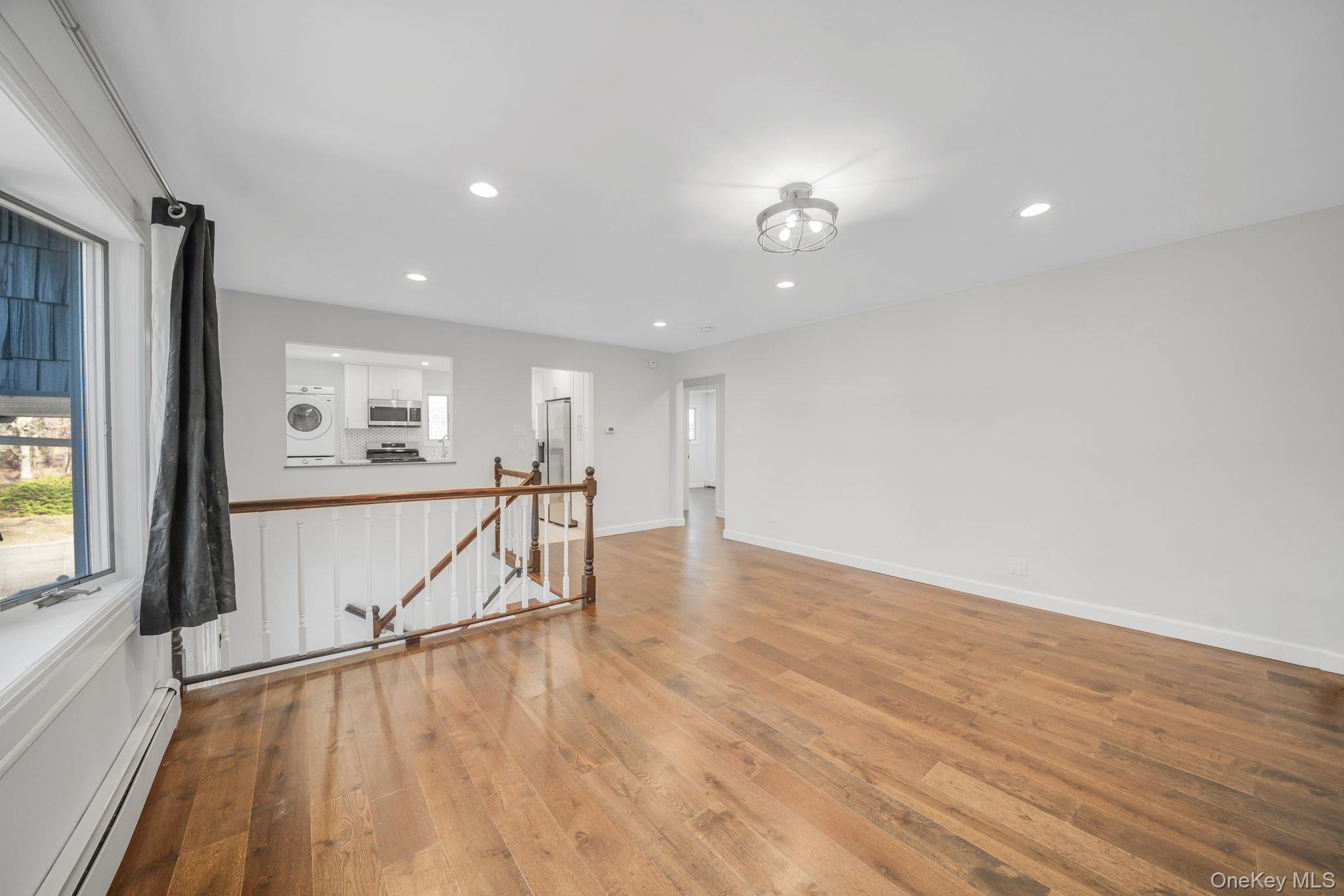 #11 photo, 204 Grove Street, Саффолк ‖ Port Jefferson Station , NY 11776