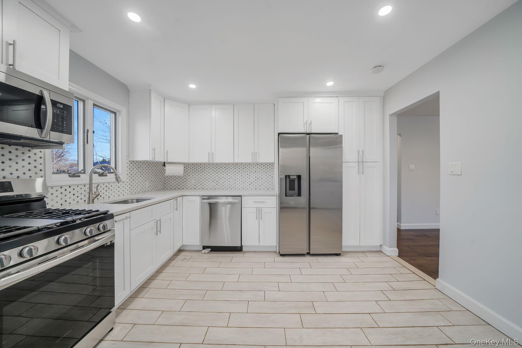 #6 photo, 204 Grove Street, Саффолк ‖ Port Jefferson Station , NY 11776