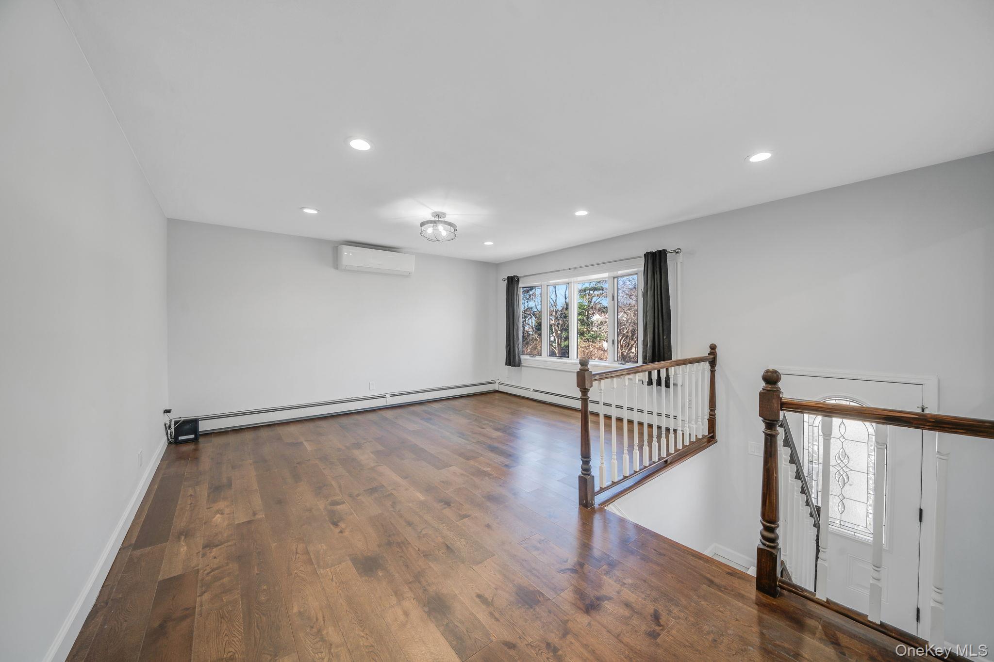 #9 photo, 204 Grove Street, Саффолк ‖ Port Jefferson Station , NY 11776