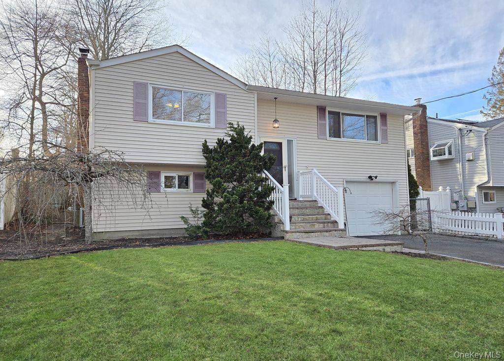 #1 photo, 21A Thorney Avenue, מחוז סאפוק Huntington Station , NY 11746