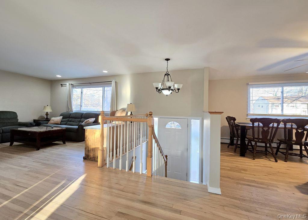 #10 photo, 21A Thorney Avenue, מחוז סאפוק Huntington Station , NY 11746