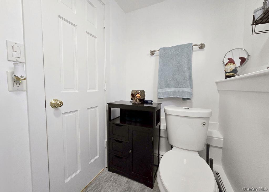 #16 photo, 21A Thorney Avenue, מחוז סאפוק Huntington Station , NY 11746