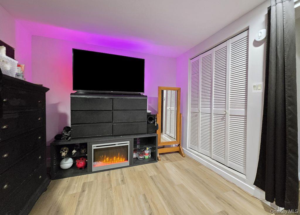 #17 photo, 21A Thorney Avenue, מחוז סאפוק Huntington Station , NY 11746