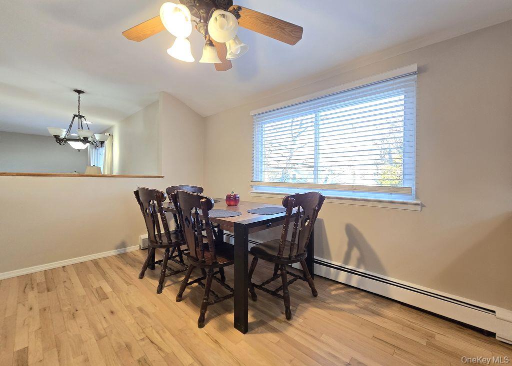 #4 photo, 21A Thorney Avenue, מחוז סאפוק Huntington Station , NY 11746