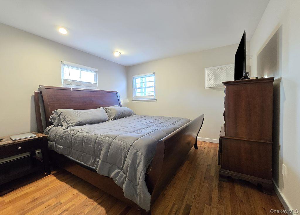 #6 photo, 21A Thorney Avenue, מחוז סאפוק Huntington Station , NY 11746