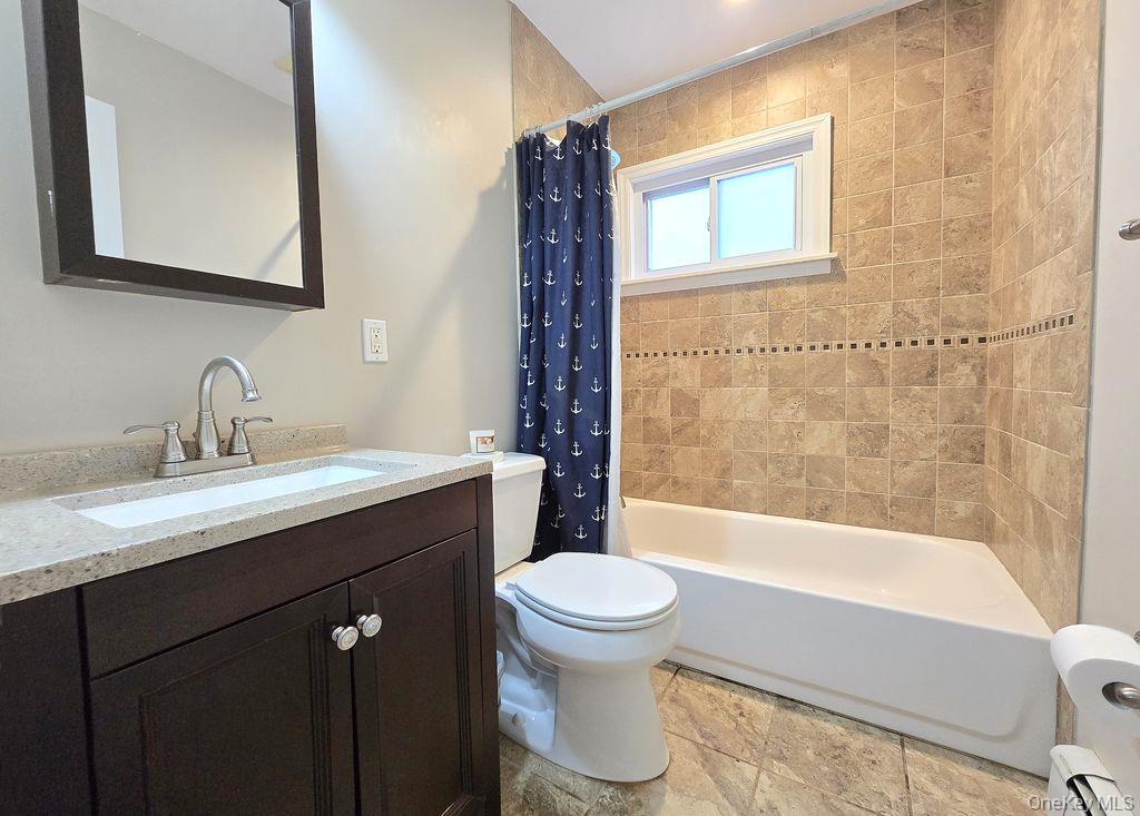 #7 photo, 21A Thorney Avenue, מחוז סאפוק Huntington Station , NY 11746