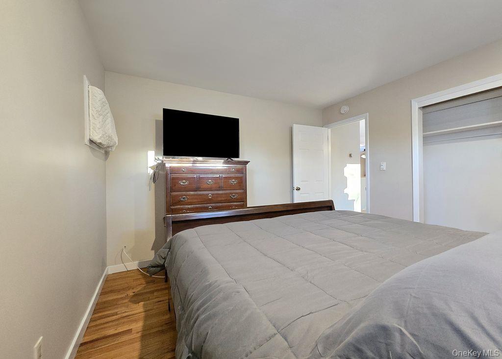 #8 photo, 21A Thorney Avenue, מחוז סאפוק Huntington Station , NY 11746