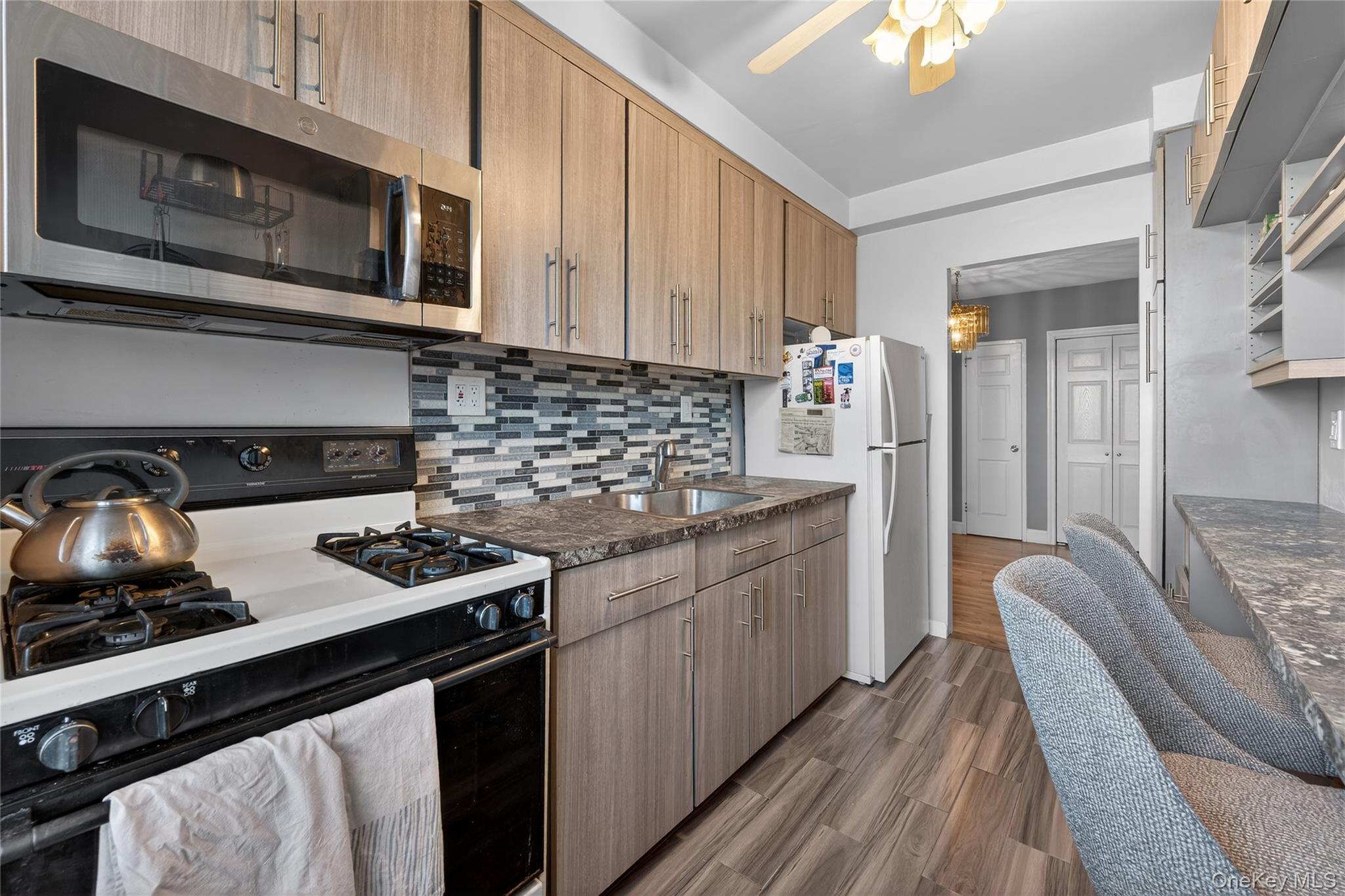 #11 photo, 142-21 26th Street, 플러싱 Flushing , NY 11354