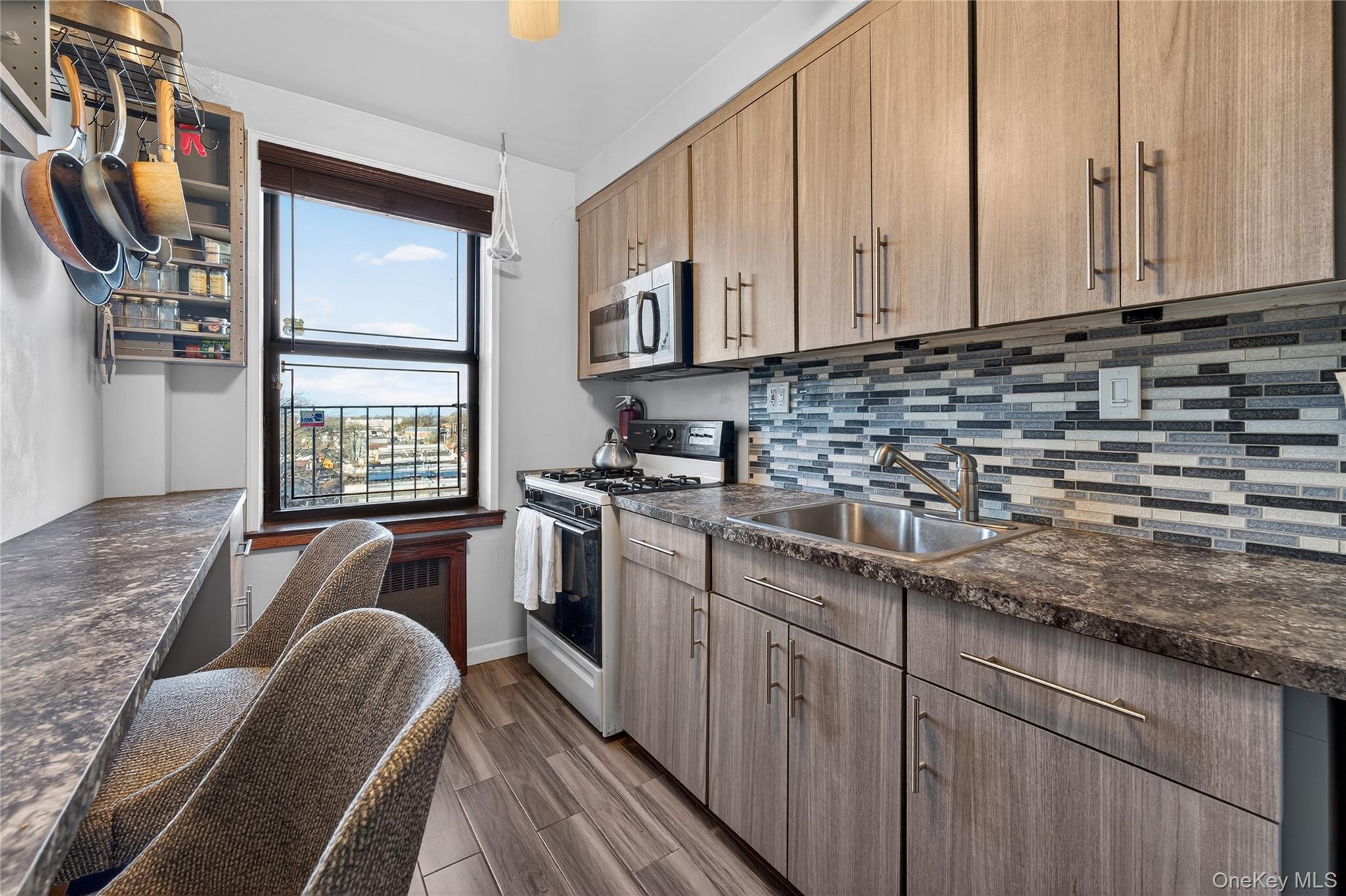 #9 photo, 142-21 26th Street, 플러싱 Flushing , NY 11354