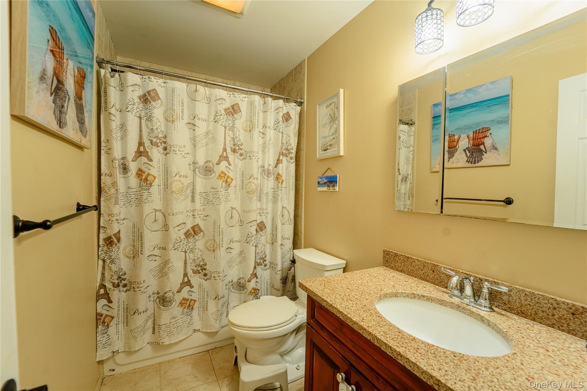 #12 photo, 6 Oxford Street, Islip , NY 11751