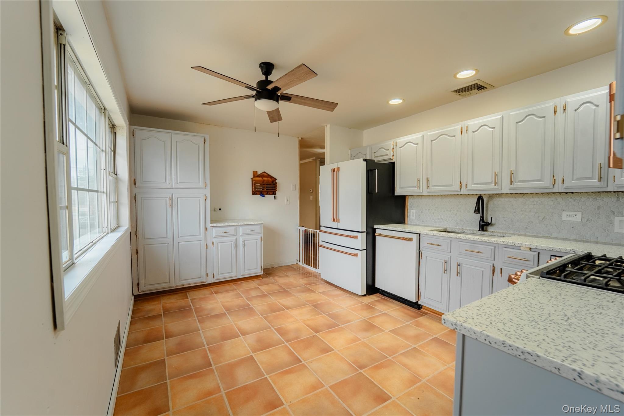 #6 photo, 6 Oxford Street, Islip , NY 11751