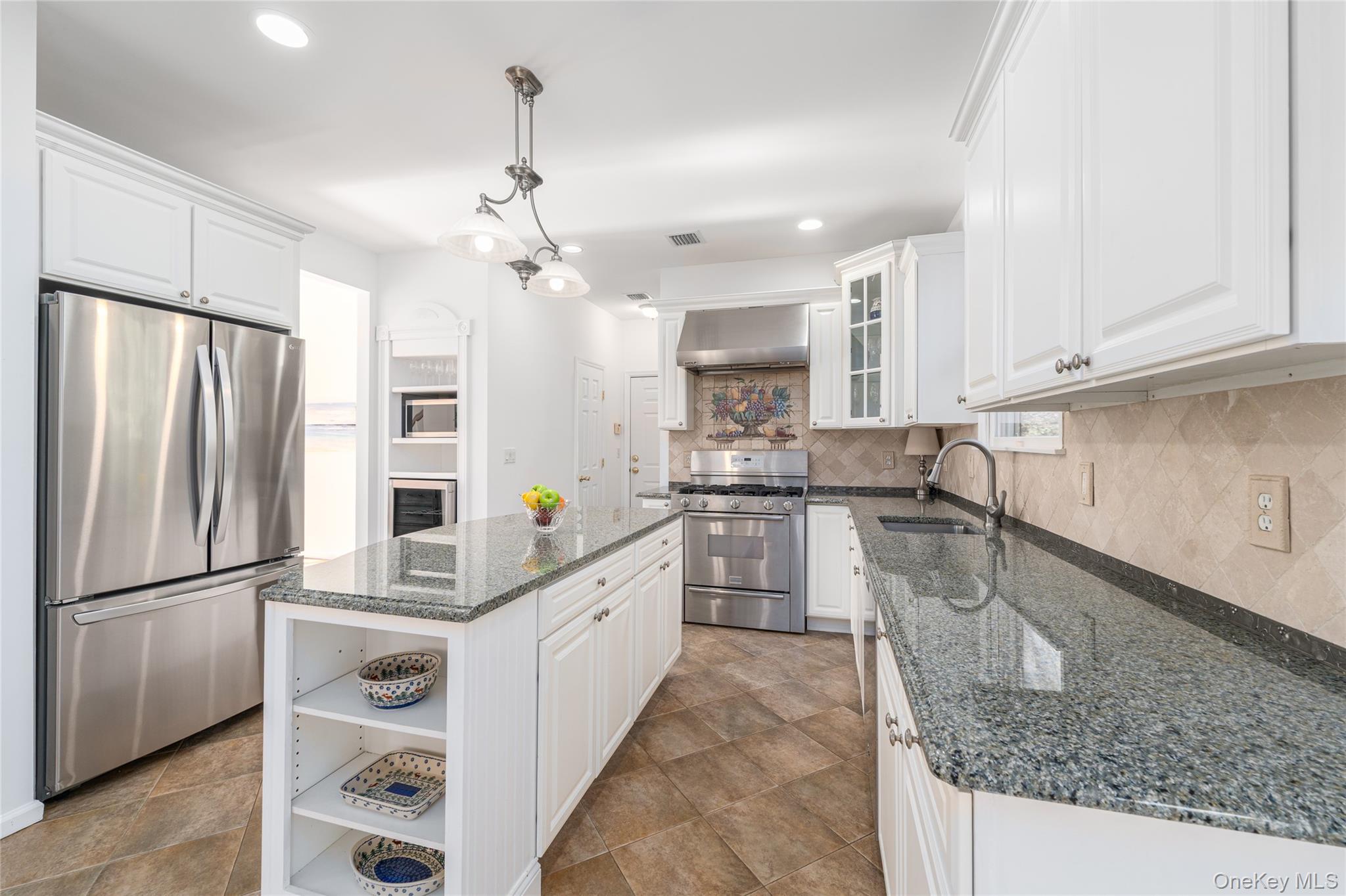 #17 photo, 15 Kingfish Court, Riverhead , NY 11901