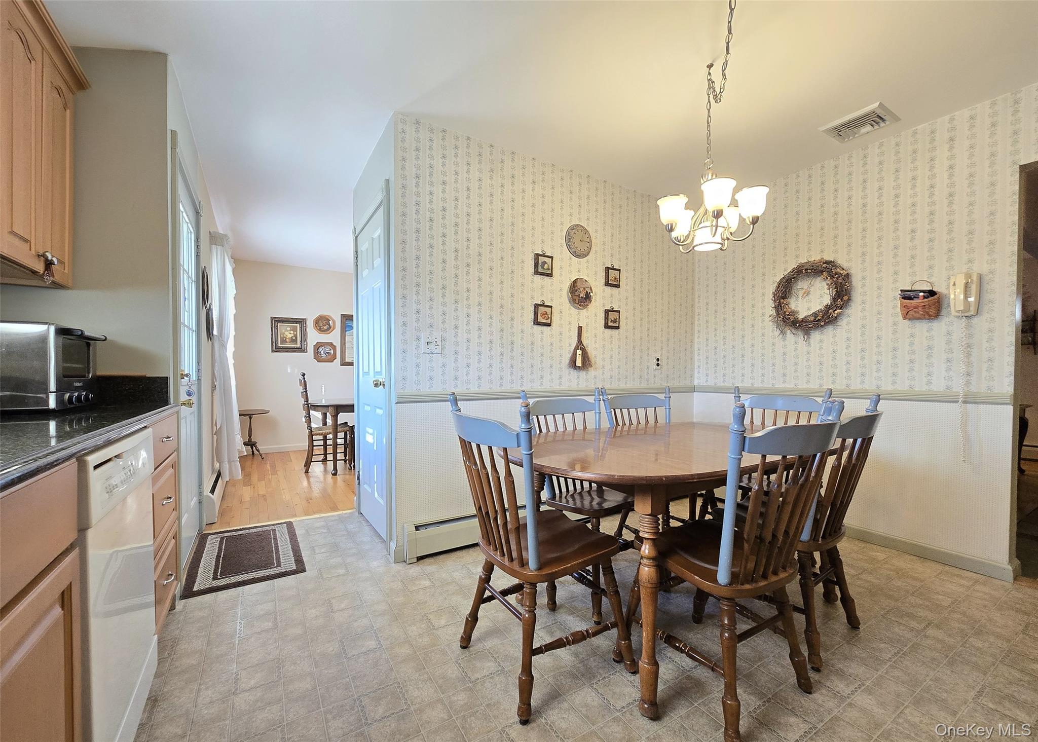 #7 photo, 38 Woodbury Road, Саффолк ‖ Farmingville , NY 11738