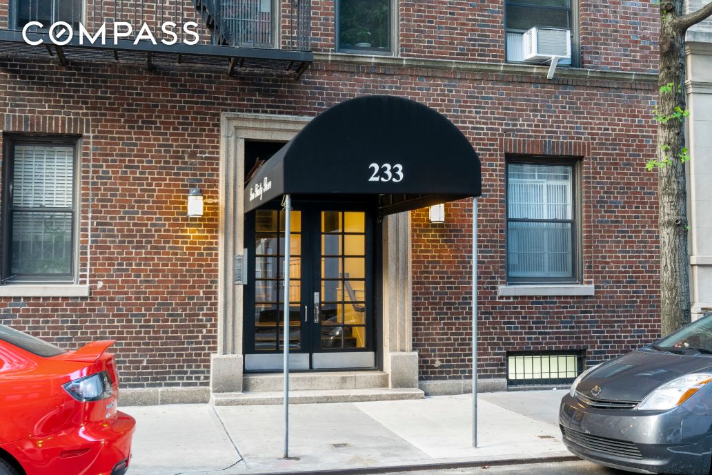 #8 photo, 233 W 21st Street, Chelsea , NY 10011