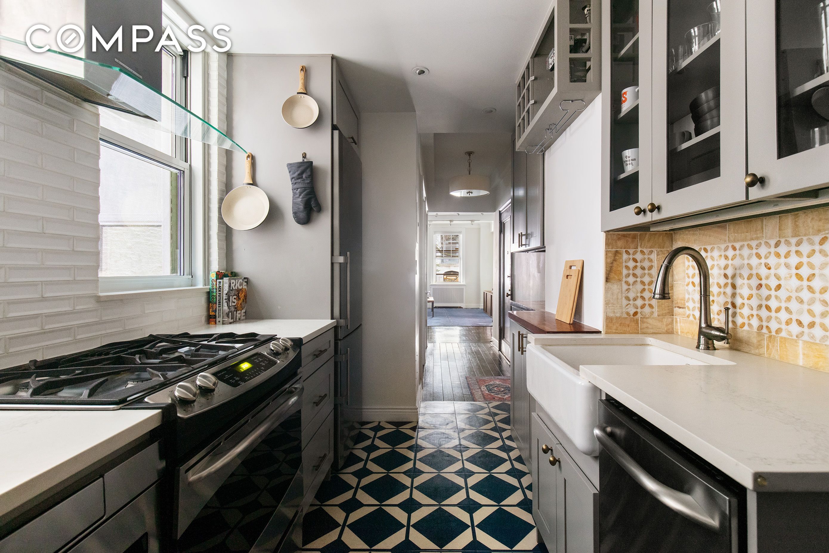 #4 photo, 11 W 69th Street, Upper West Side , NY 10023