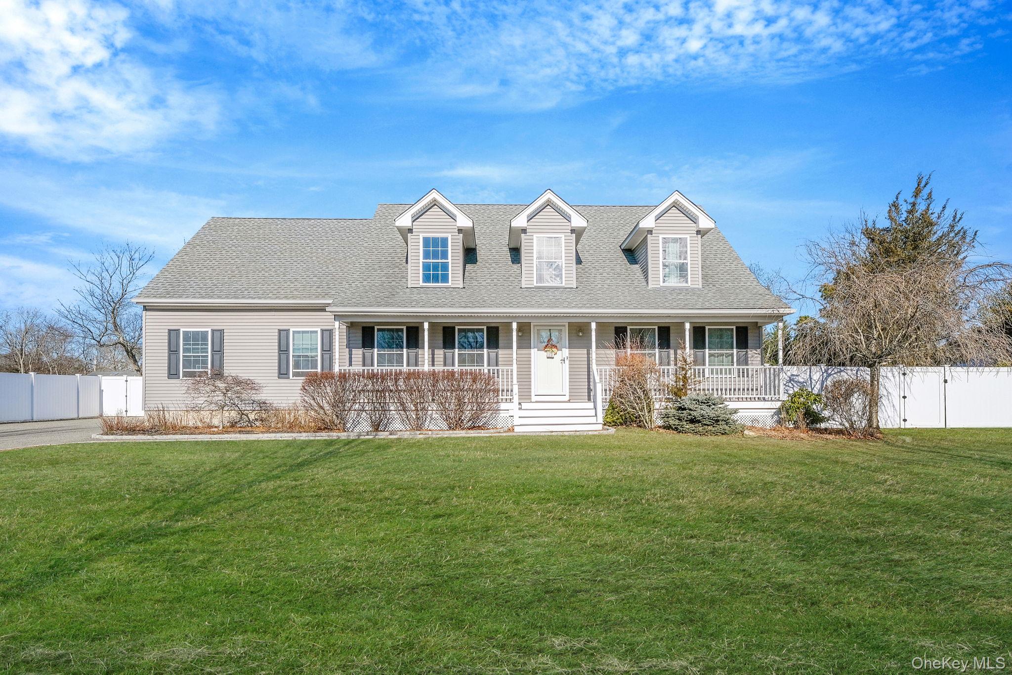 #1 photo, 4 Danamarie Lane, Саффолк ‖ East Patchogue , NY 11772