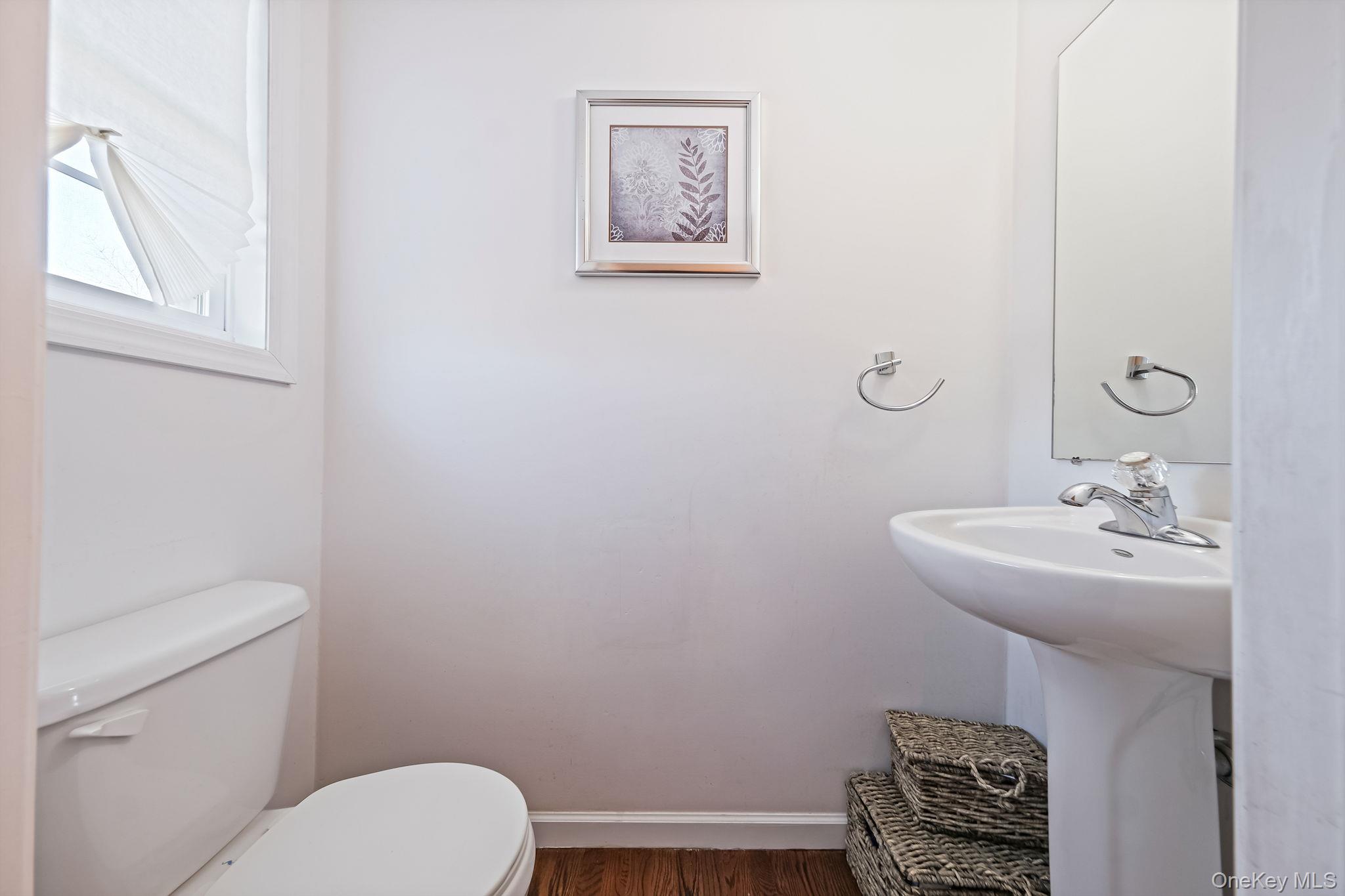 #14 photo, 4 Danamarie Lane, Саффолк ‖ East Patchogue , NY 11772