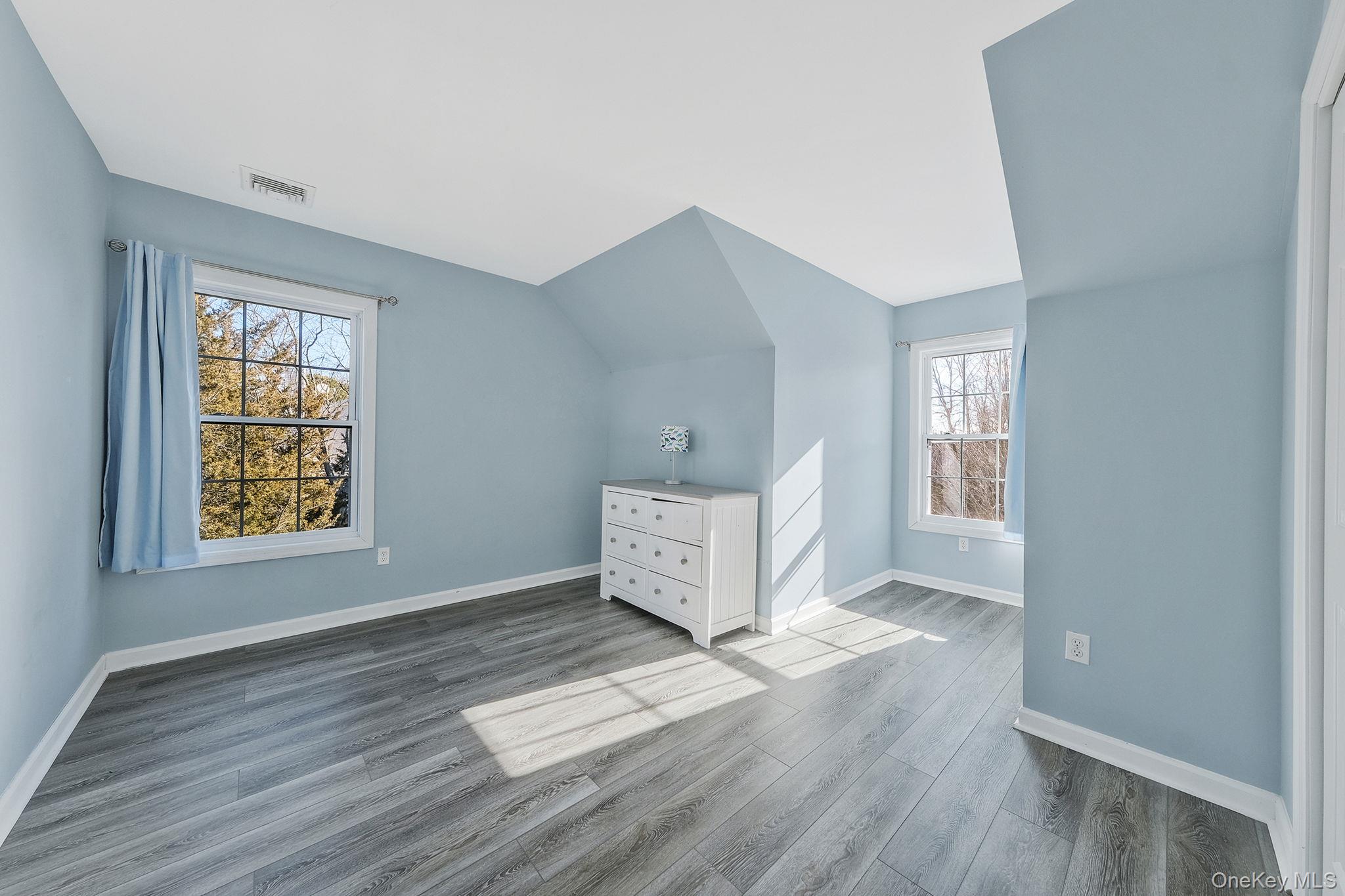 #18 photo, 4 Danamarie Lane, Саффолк ‖ East Patchogue , NY 11772