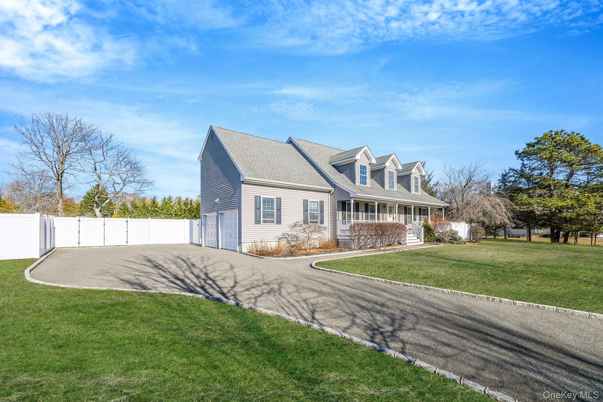 #2 photo, 4 Danamarie Lane, Саффолк ‖ East Patchogue , NY 11772
