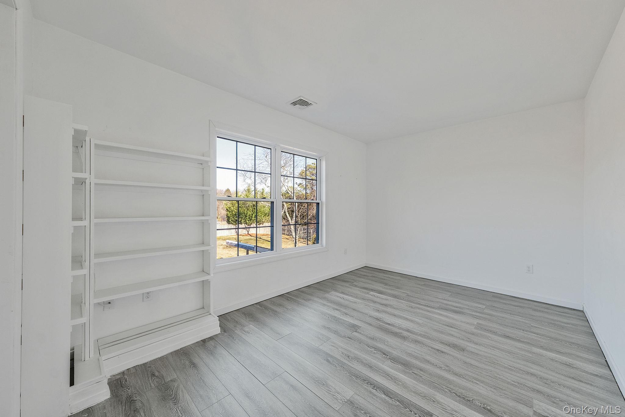 #20 photo, 4 Danamarie Lane, Саффолк ‖ East Patchogue , NY 11772