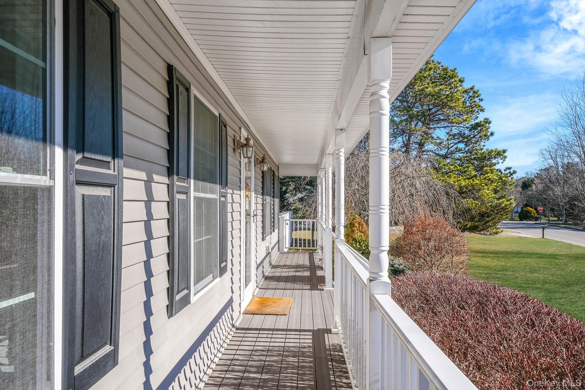 #3 photo, 4 Danamarie Lane, Саффолк ‖ East Patchogue , NY 11772