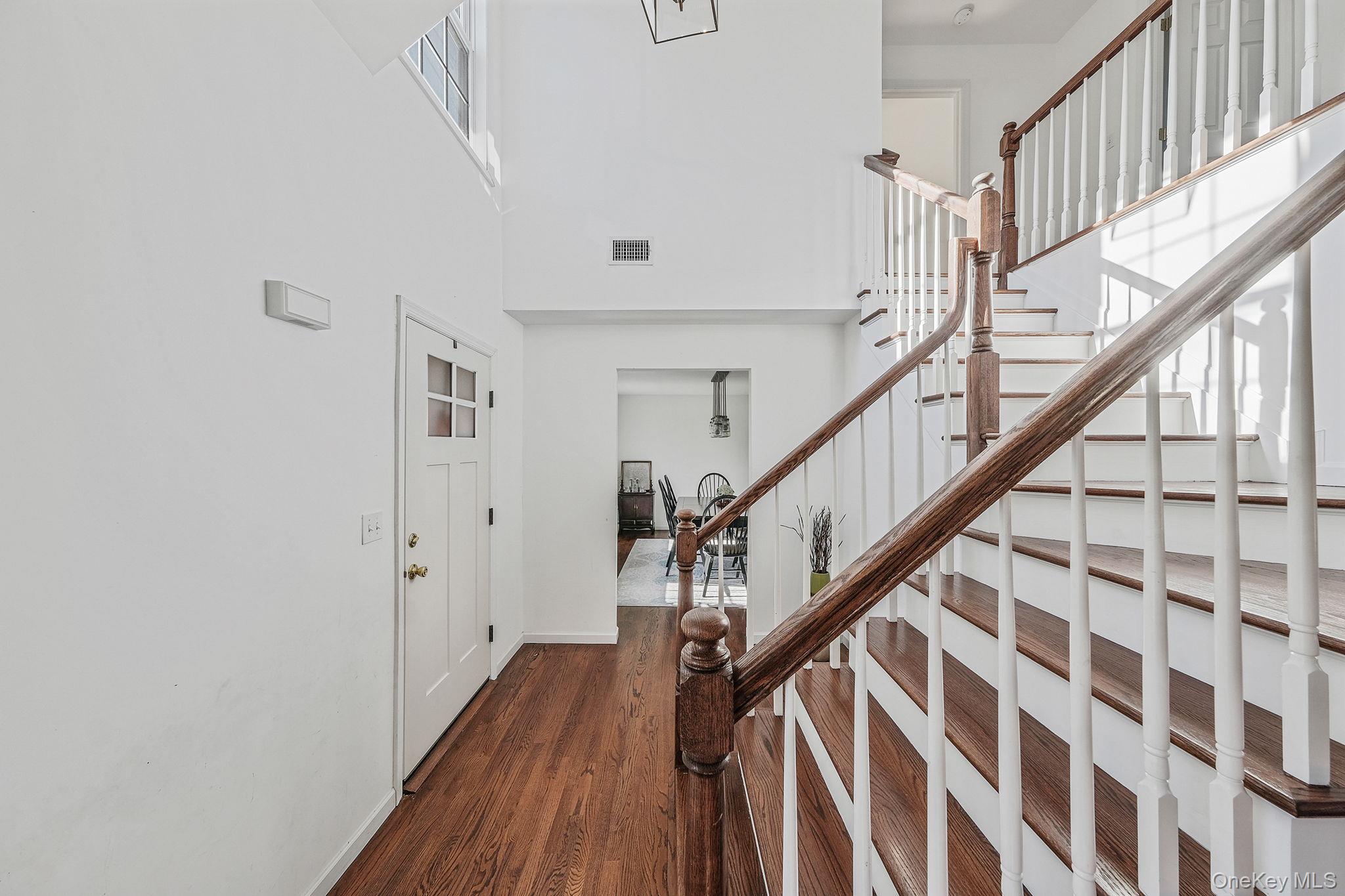 #5 photo, 4 Danamarie Lane, Саффолк ‖ East Patchogue , NY 11772