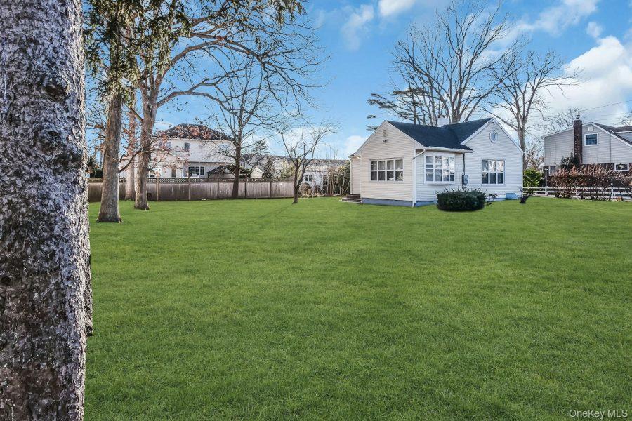 #2 photo, 252 Toronto Avenue, Massapequa , NY 11758